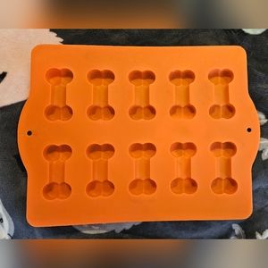 Silicone dog bone baking tray